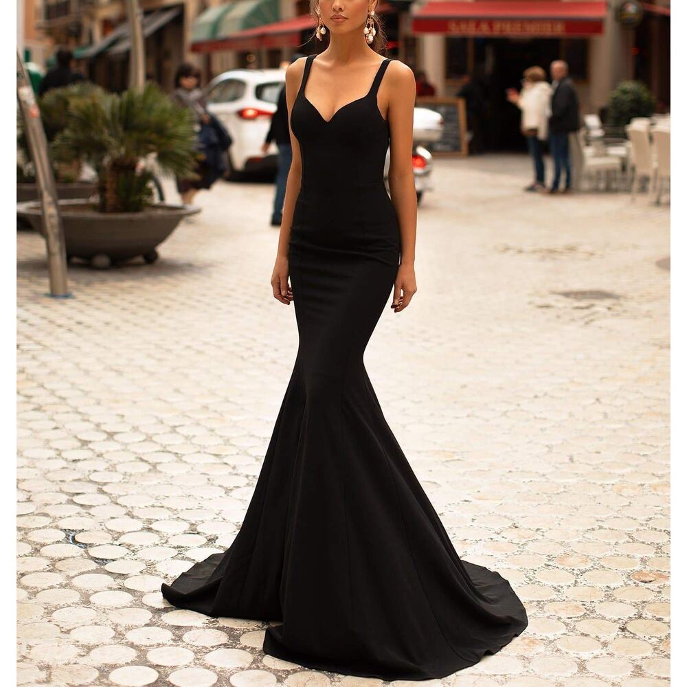 Alamour the Label Celesta Gown Black V-Neck Padded Mermaid Train Hem SZ XS